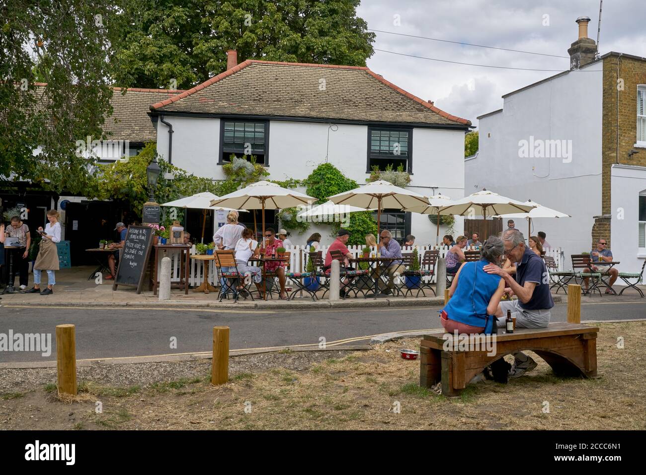 hand in hand pub,  wimbledon Stock Photo