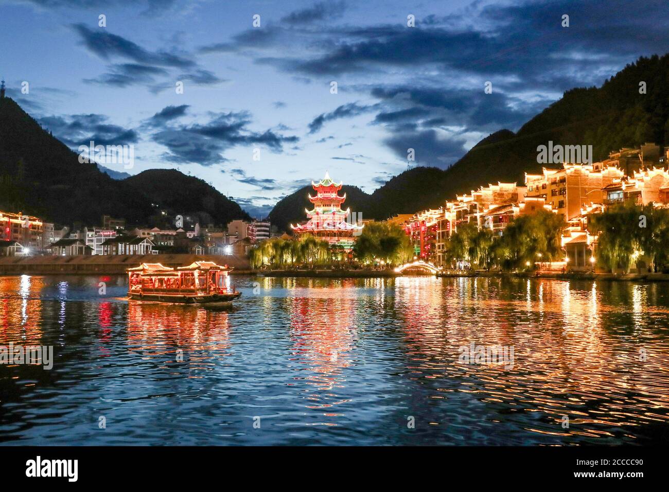 Zhenyuan, Zhenyuan, China. 21st Aug, 2020. Zhenyuan, Guizhou, Zhenyuan County, Qiandongnan Miao and Dong Autonomous Prefecture, Guizhou, under the guidance of the concept of ''clear water and green mountains are golden and silver mountains'', vigorously develops water economy, mountain economy, night economy and gourmet economy by relying on Zhenyuan ancient town and Hewuyang River. As the epidemic eased, tourism in the area began to recover strongly, attracting tourists from all over the country. Credit: ZUMA Press, Inc./Alamy Live News Stock Photo