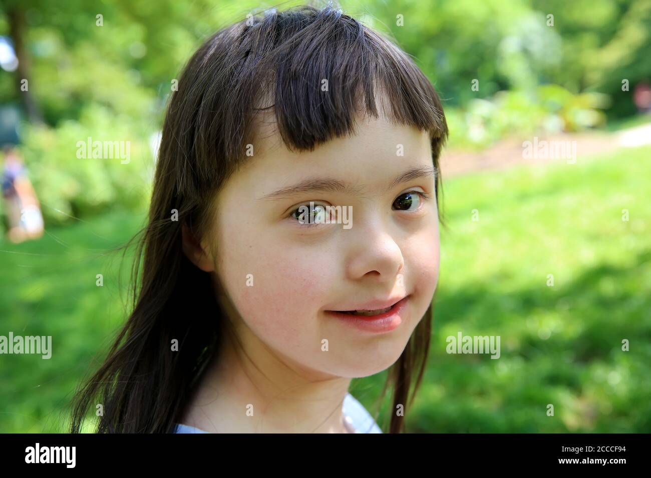 Portrait of little girl smiling in the park Stock Photo - Alamy