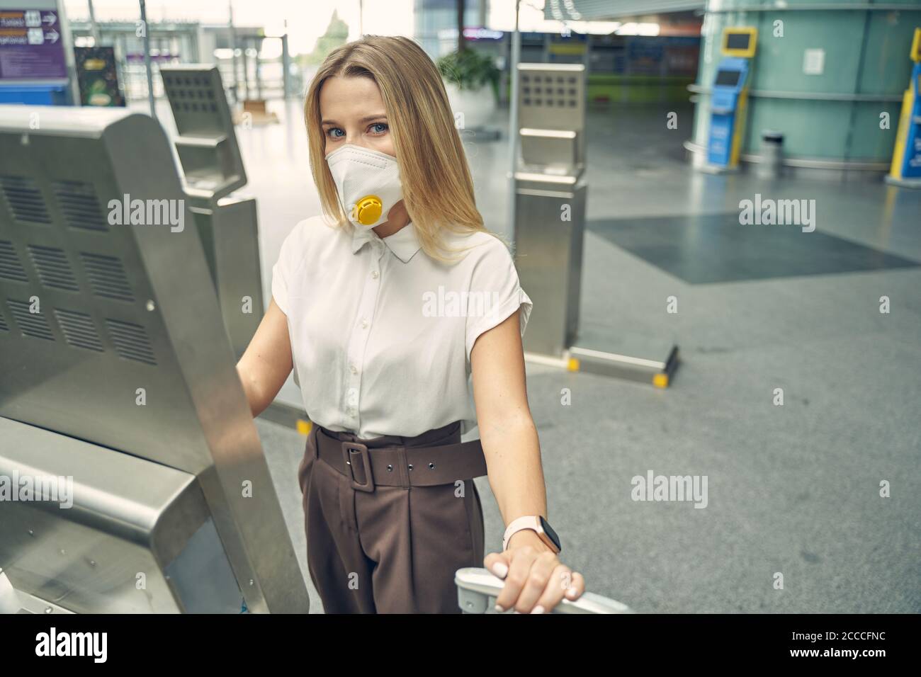 Woman standing airport check in desk hi-res stock photography and ...