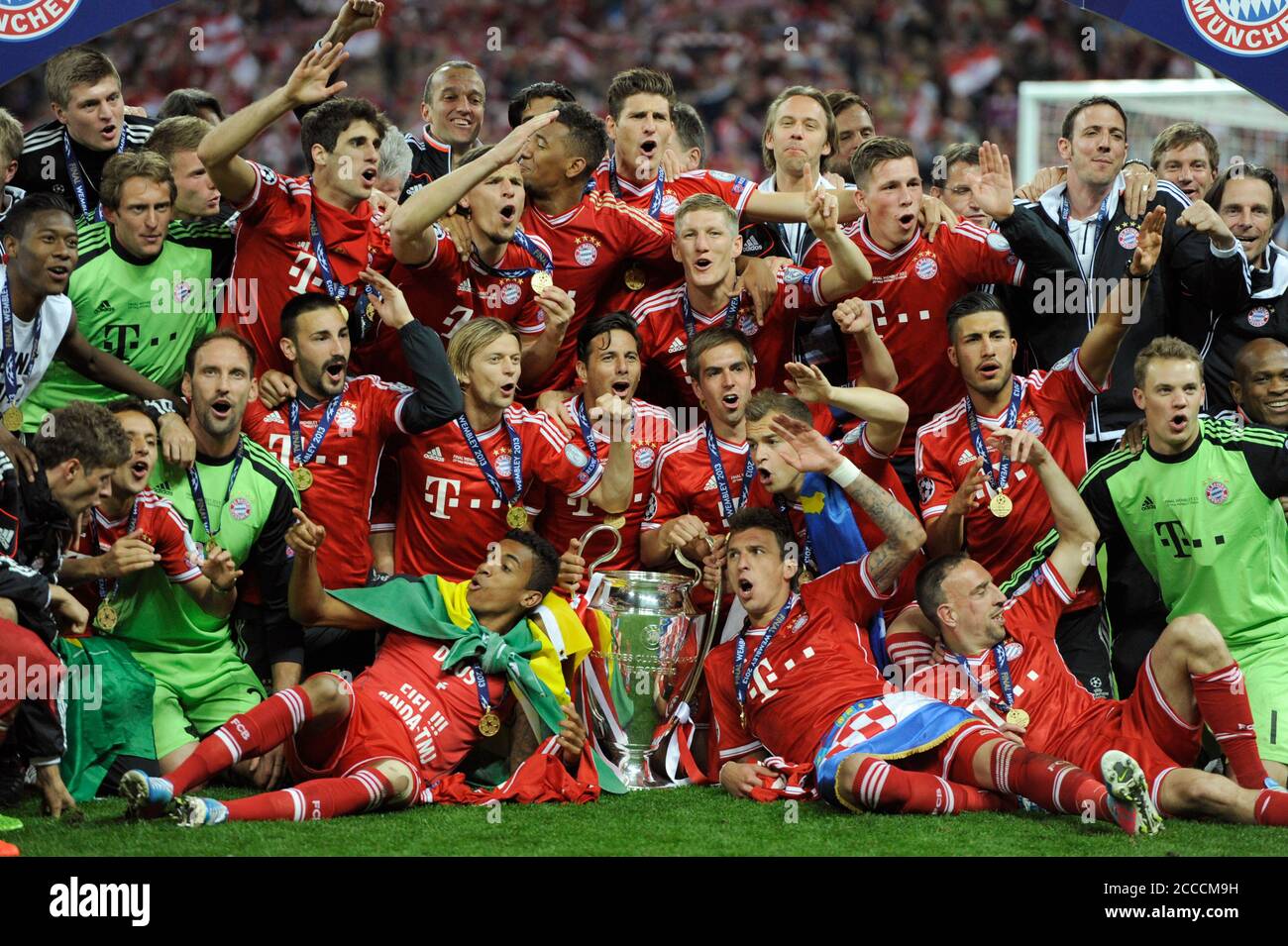 Team, team, team photo, team photo, winner photo, preview of the 2020  Champions League final Paris St.Germain-FC Bayern Munich on 08/23/2020.  Archive photo; Bayern, winner, winner, trophy, trophy, cup, award ceremony,  football