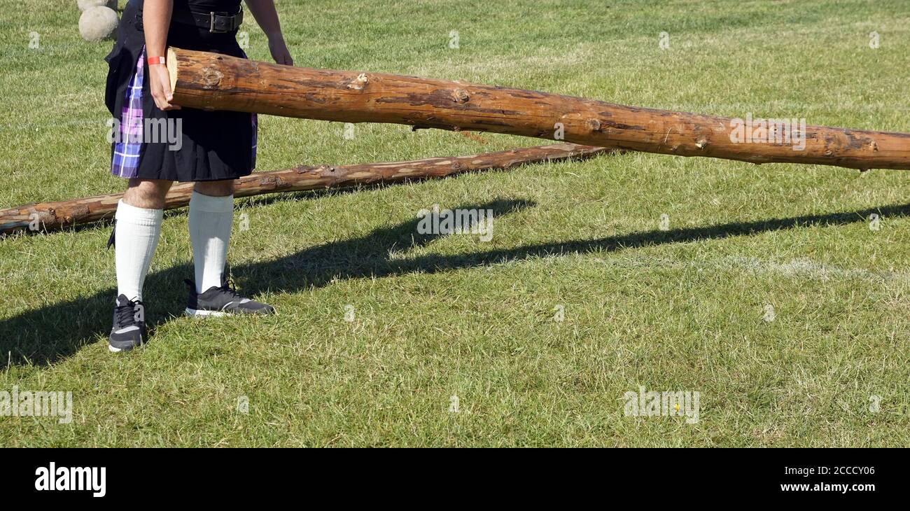 Highland games, tossing the caber, rollover Stock Photo - Alamy