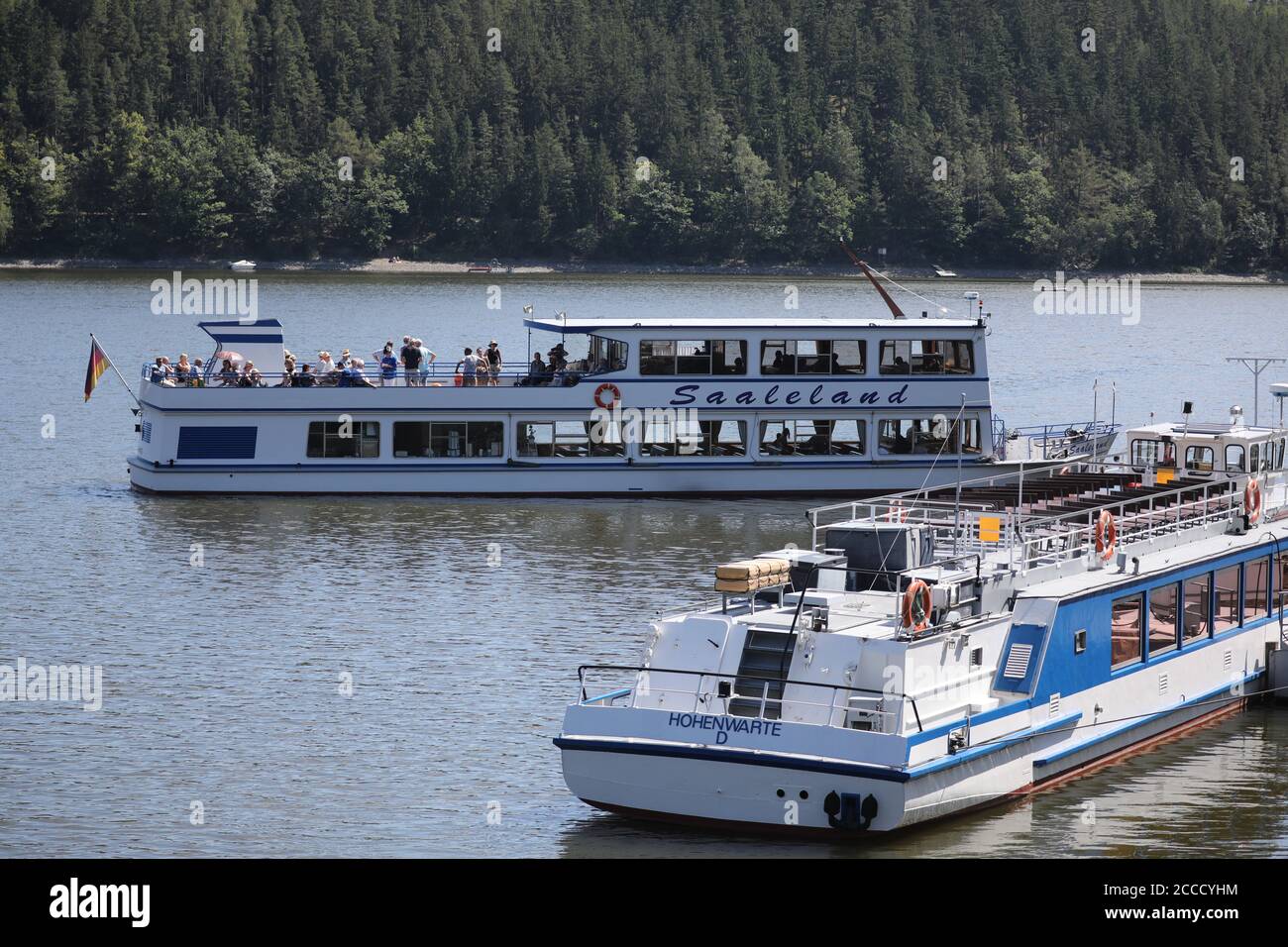 21 August 2020, Thuringia, Hohenwarte: Excursion boats sail on the water of the Hohenwarte reservoir. The Hohenwarte Reservoir is a reservoir that was created in the 1930s by damming the Saale River with a dam wall near the Thuringian village of Hohenwarte, which gave the reservoir its name. Photo: Bodo Schackow/dpa-Zentralbild/dpa Stock Photo
