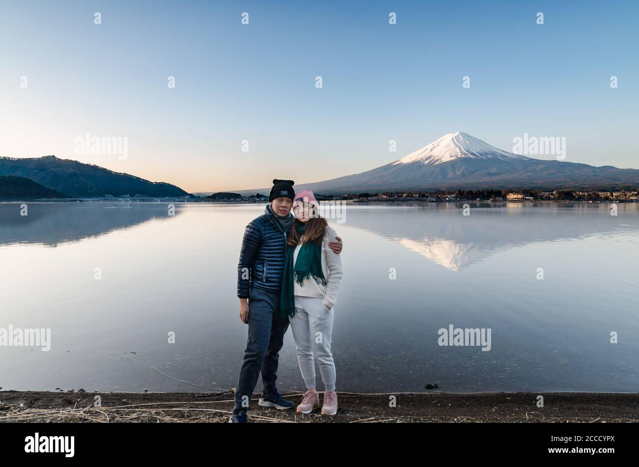 Lovely couple taking photo at Lake Kawaguchiko with Fuji mountain view in spring, Japan. Stock Photo