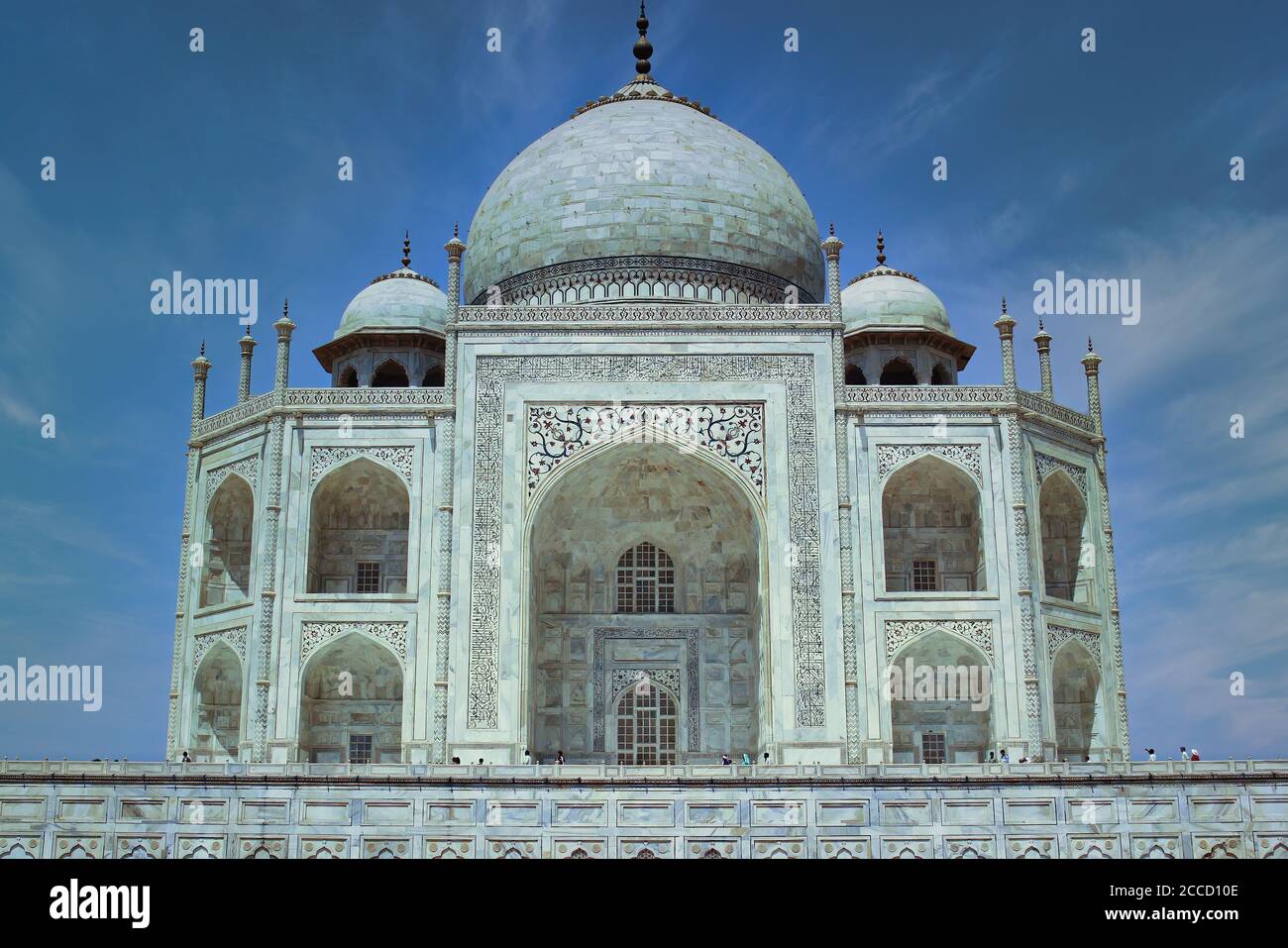 Agra India May 12 12 Close Up Shot Of Sharply Focused Taj Mahal Monument A Symbol Of Love Against Dramatic Blue Sky Stock Photo Alamy Agra India May 12 12 Close Up Shot Of Sharply Focused Taj Mahal Monument A Symbol Of Love Against Dramatic Blue Sky Stock Photo Alamy