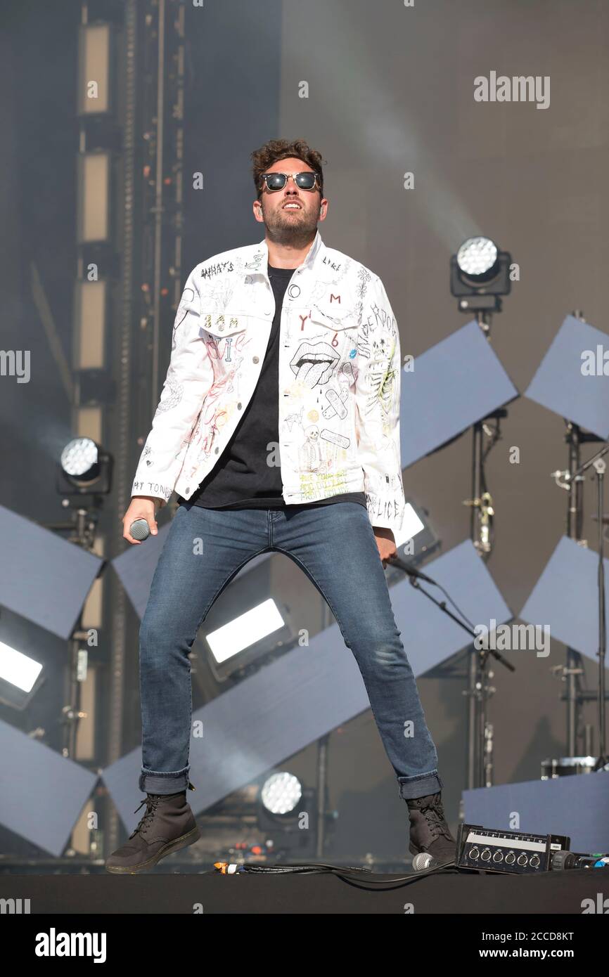 23.8.2019 Richfield Avenue Reading Berkshire UK You me at six on the main stage on day one at reading festival  People in picture Josh Franceschi Stock Photo