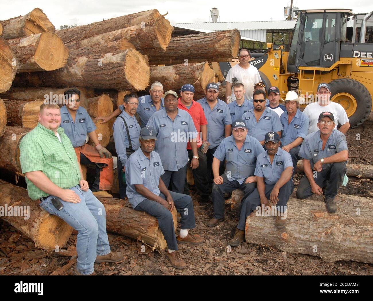Orange, TX November 10, 2006 Company owner Jeff Rogers (green shirt