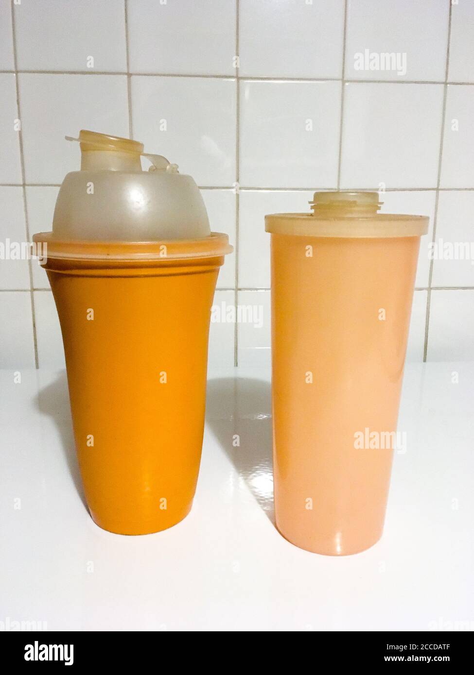 Shaker Tupperware Orange Vintage - Vintage French Finds