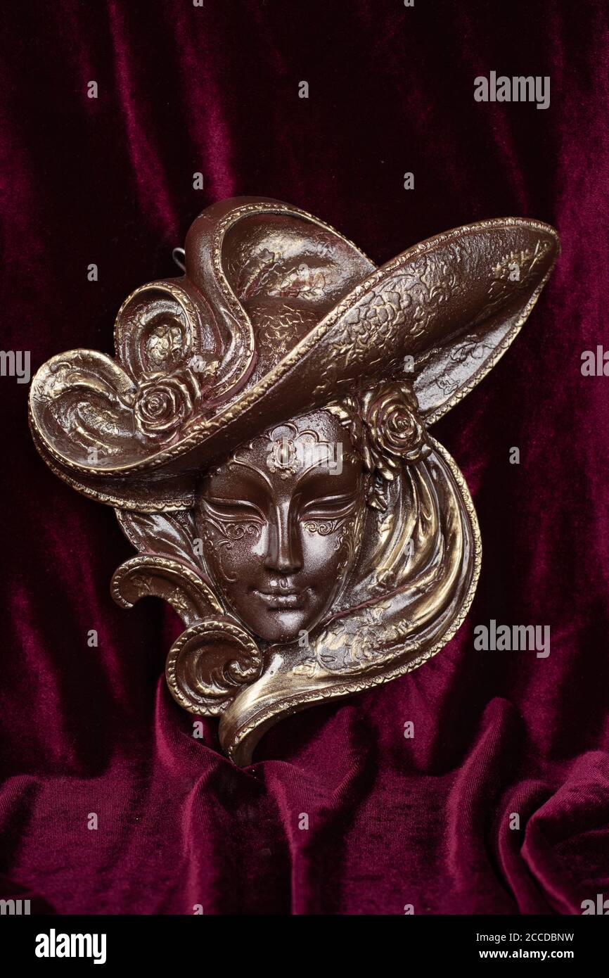 Gold plaster mask hi-res stock photography and images - Alamy