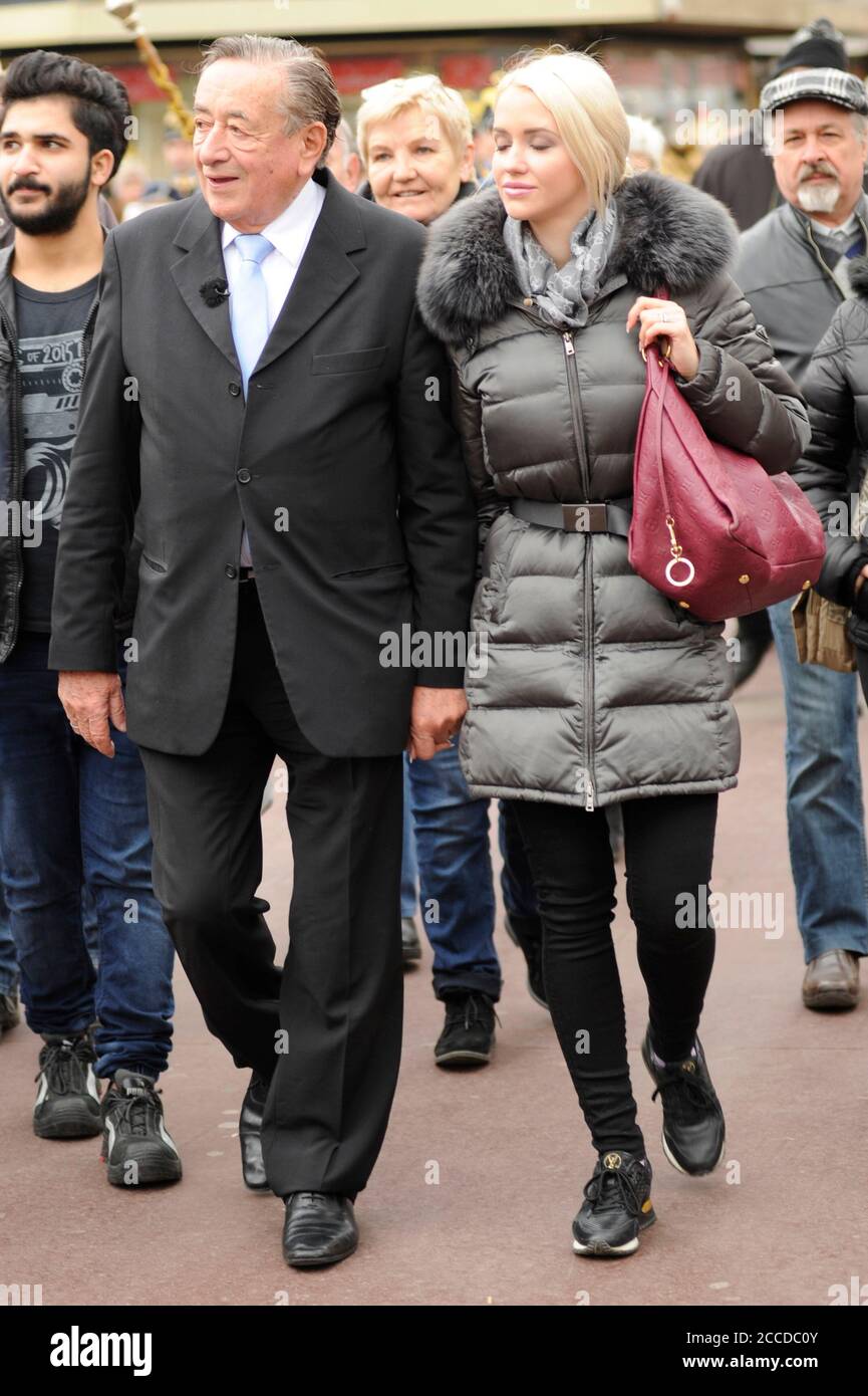 Vienna, Austria. 5th March, 2016. The Lugners start as 'First Couple of Austria' your President campaign in Vienna.  Picture shows Richard Lugner (L) and Cathy Schmitz (R). Stock Photo