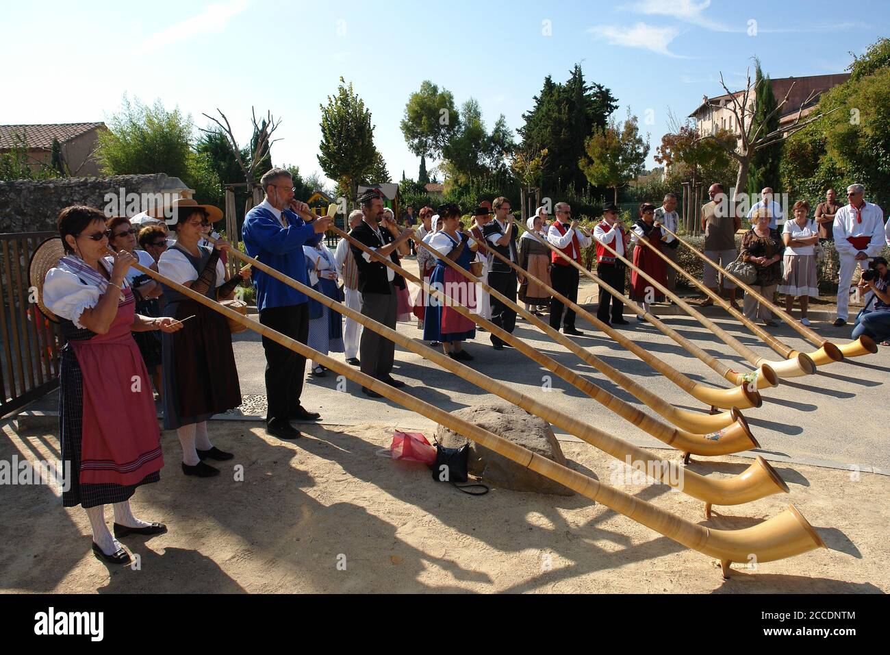 Playing the alphorn hi-res stock photography and images - Alamy