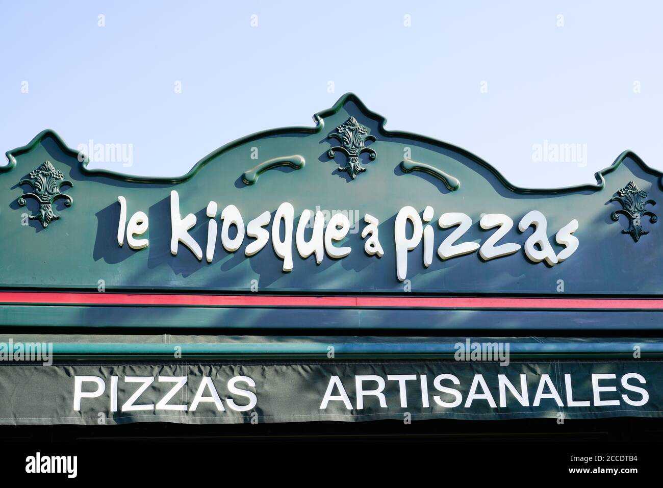 Bordeaux , Aquitaine / France - 08 16 2020 : le kiosque a pizza logo sign  front of takeaway pizza kiosk and homemade pizzas Stock Photo - Alamy