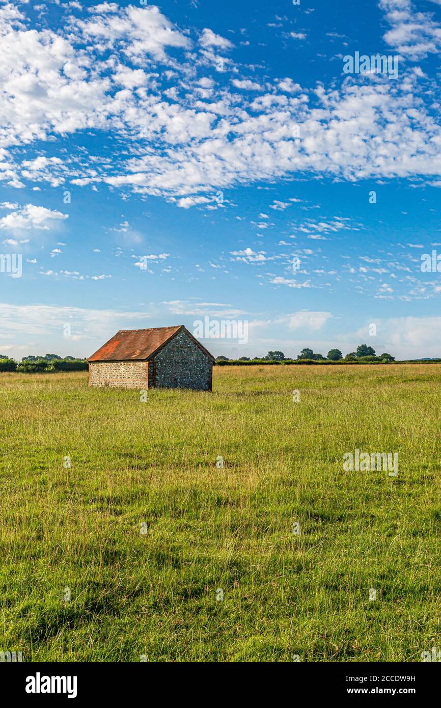 A barn in the Sussex countryside, on a sunny summers day Stock Photo ...