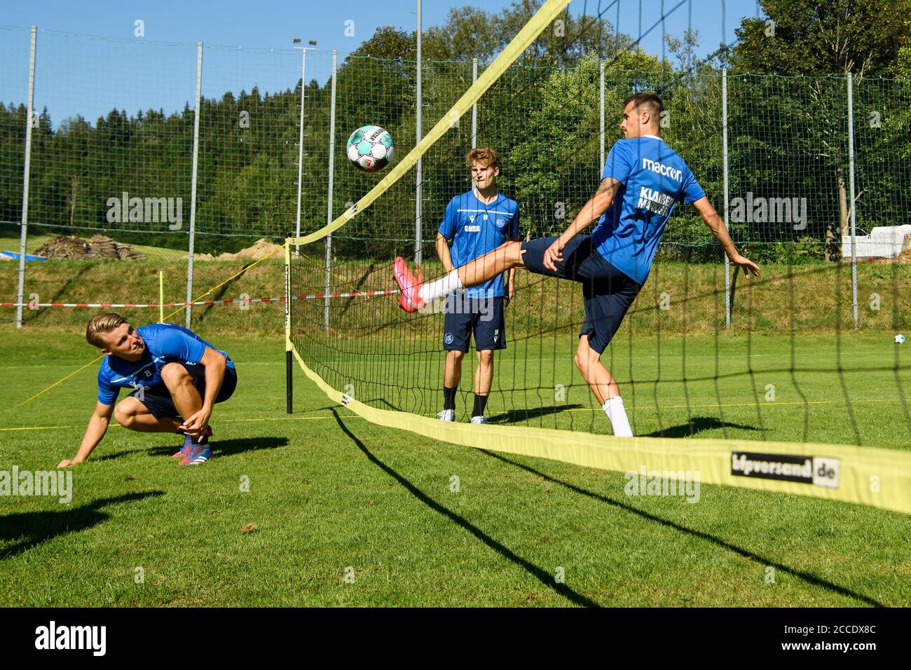 Philip Heise (KSC) on the ball. Left Marco Thiede (KSC), center: Dominik Kother (KSC). The training session on afterwithtag takes place on a field in Vorderweissach, where the KSC plays football tennis for a change. GES/Football/2. Bundesliga: Karlsruher SC - training camp, August 21, 2020 Football/Soccer: 2. Bundesliga: KSC training camp, Bad Leonfelden, Austria, August 21, 2020 | usage worldwide Stock Photo