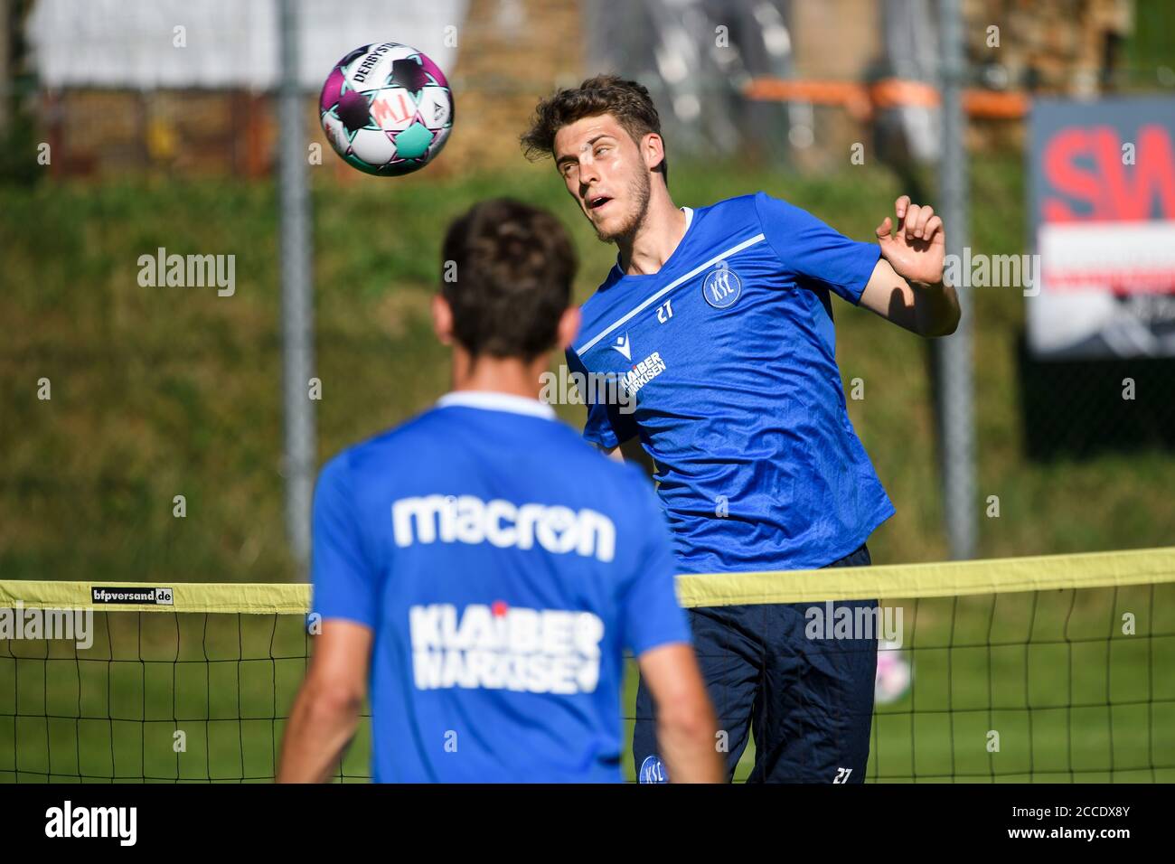 Marlon Dinger (KSC) on the ball. The training session on afterwithtag takes place on a square in Vorderweissach, where the KSC plays football tennis for a change. GES/Football/2. Bundesliga: Karlsruher SC - training camp, August 21, 2020 Football/Soccer: 2. Bundesliga: KSC training camp, Bad Leonfelden, Austria, August 21, 2020 | usage worldwide Stock Photo