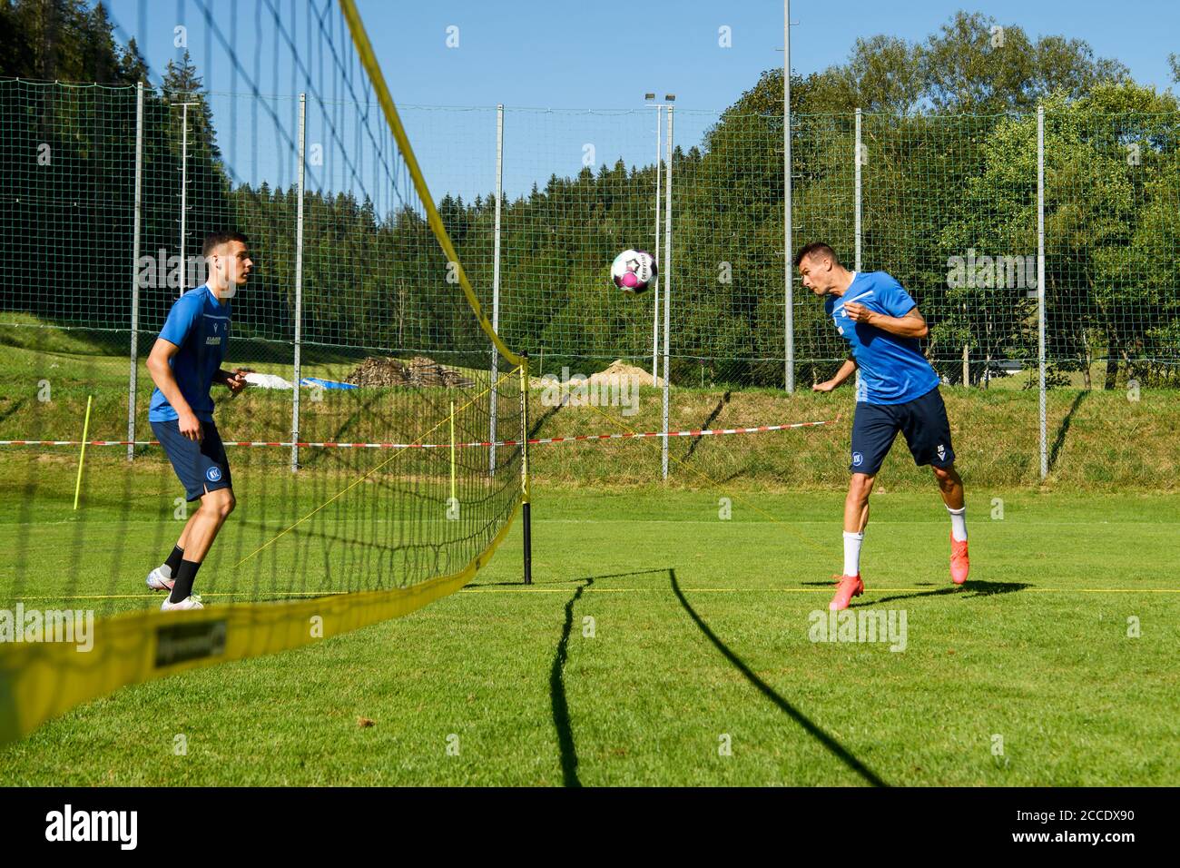 Janis Hanek (KSC, left), Philip Heise (KSC) on the ball. The training session on afterwithtag takes place on a field in Vorderweissach, where the KSC plays football tennis for a change. GES/Football/2. Bundesliga: Karlsruher SC - training camp, August 21, 2020 Football/Soccer: 2. Bundesliga: KSC training camp, Bad Leonfelden, Austria, August 21, 2020 | usage worldwide Stock Photo