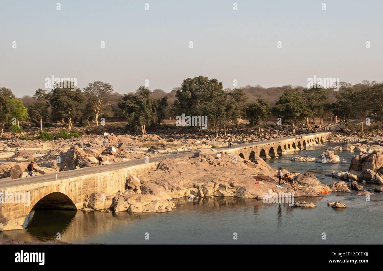 Orchha, Madhya Pradesh, India - March 2019: The old stone bridge over the Betwa river on the Tikamgarh -  Jhansi road in Orchha. Stock Photo