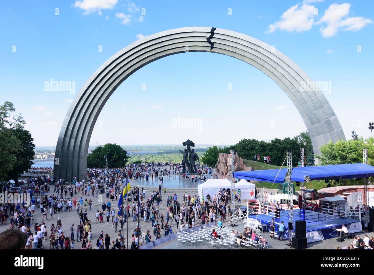 Kiev (Kyiv), People's Friendship Arch (Friendship of Nations Monument