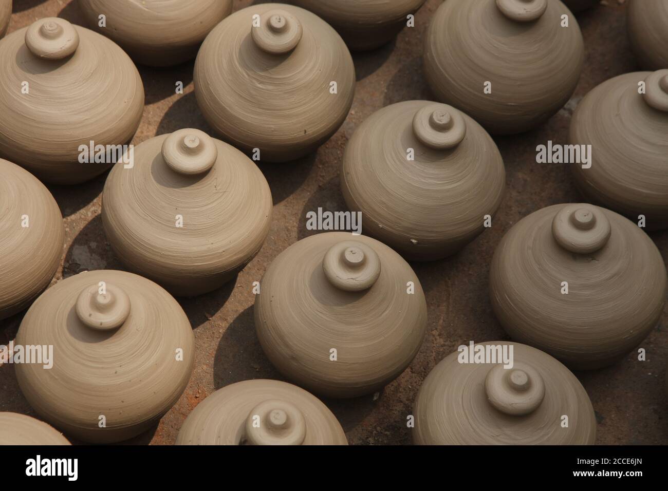 Pottery Selling, Pottery Maker, Pott, New Delhi pottery work in India, Slum People Work Pottery