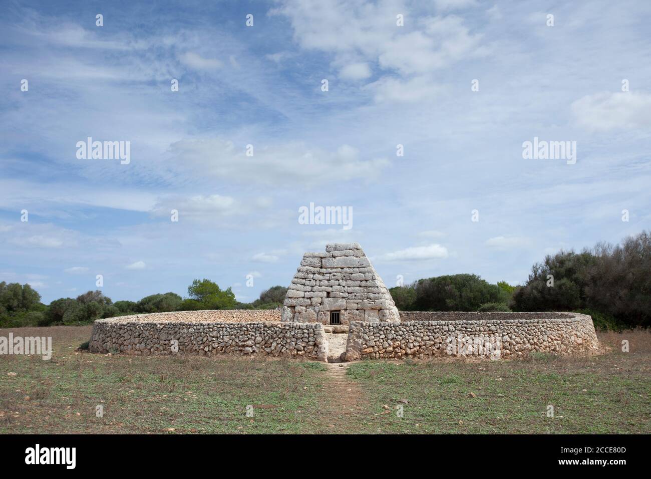 Naveta menorca hi-res stock photography and images - Alamy