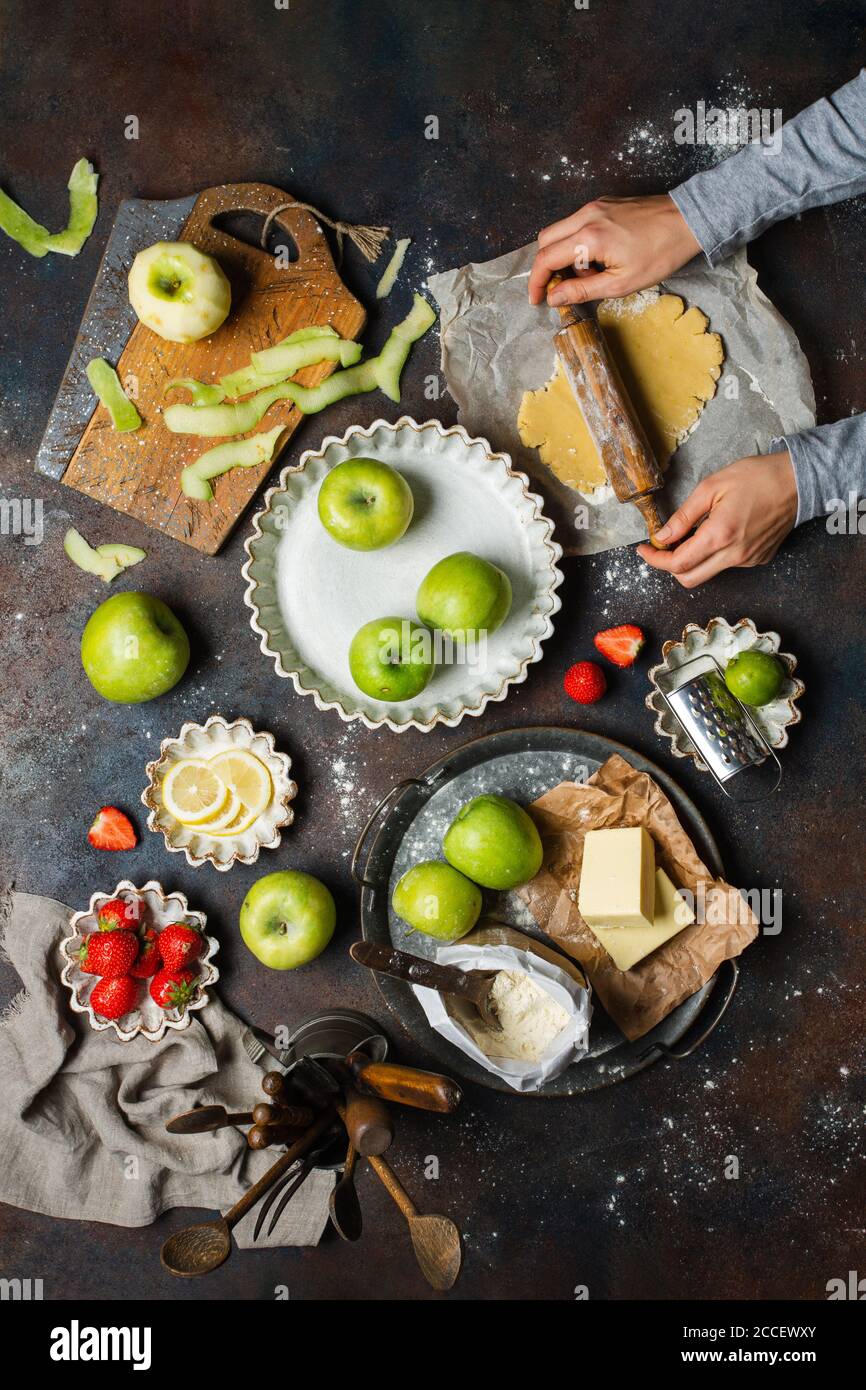 Process of grinding an apple on a grater. Baking ingredients, chef's hands  Stock Photo - Alamy