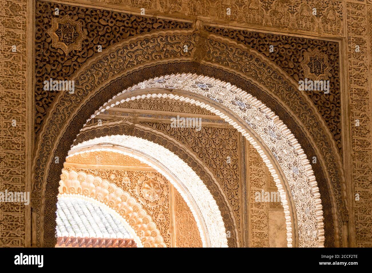 Spain, Granada, Alhambra, Palacios Nazaries, Patio de los Leones, Löwenhof, ornate arches, Arabic epigraphy Stock Photo