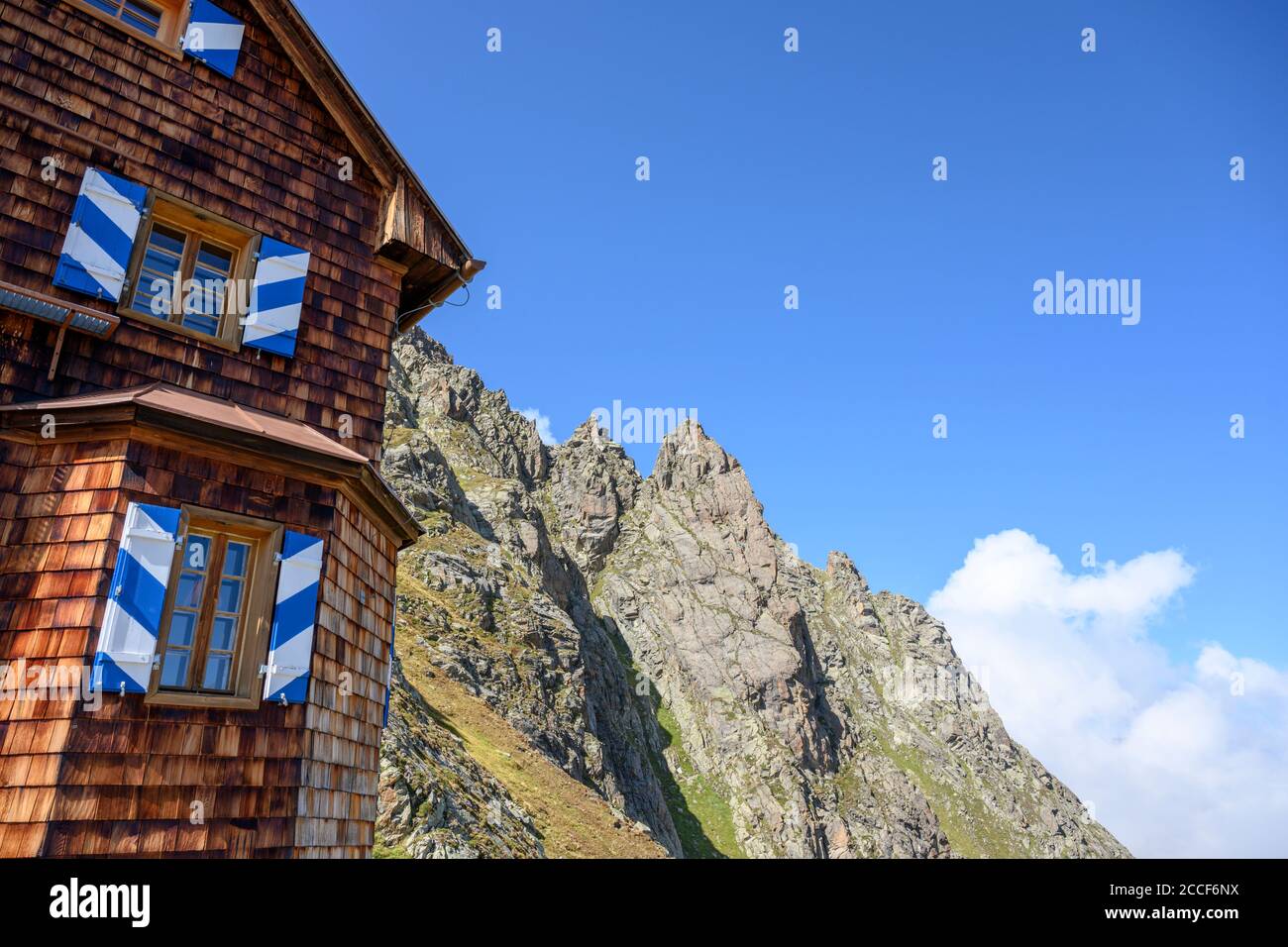 Austria, Montafon, the Saarbrücker Hütte of the DAV at 2538 m lies below the Kleinlitzner (2783 m). Stock Photo