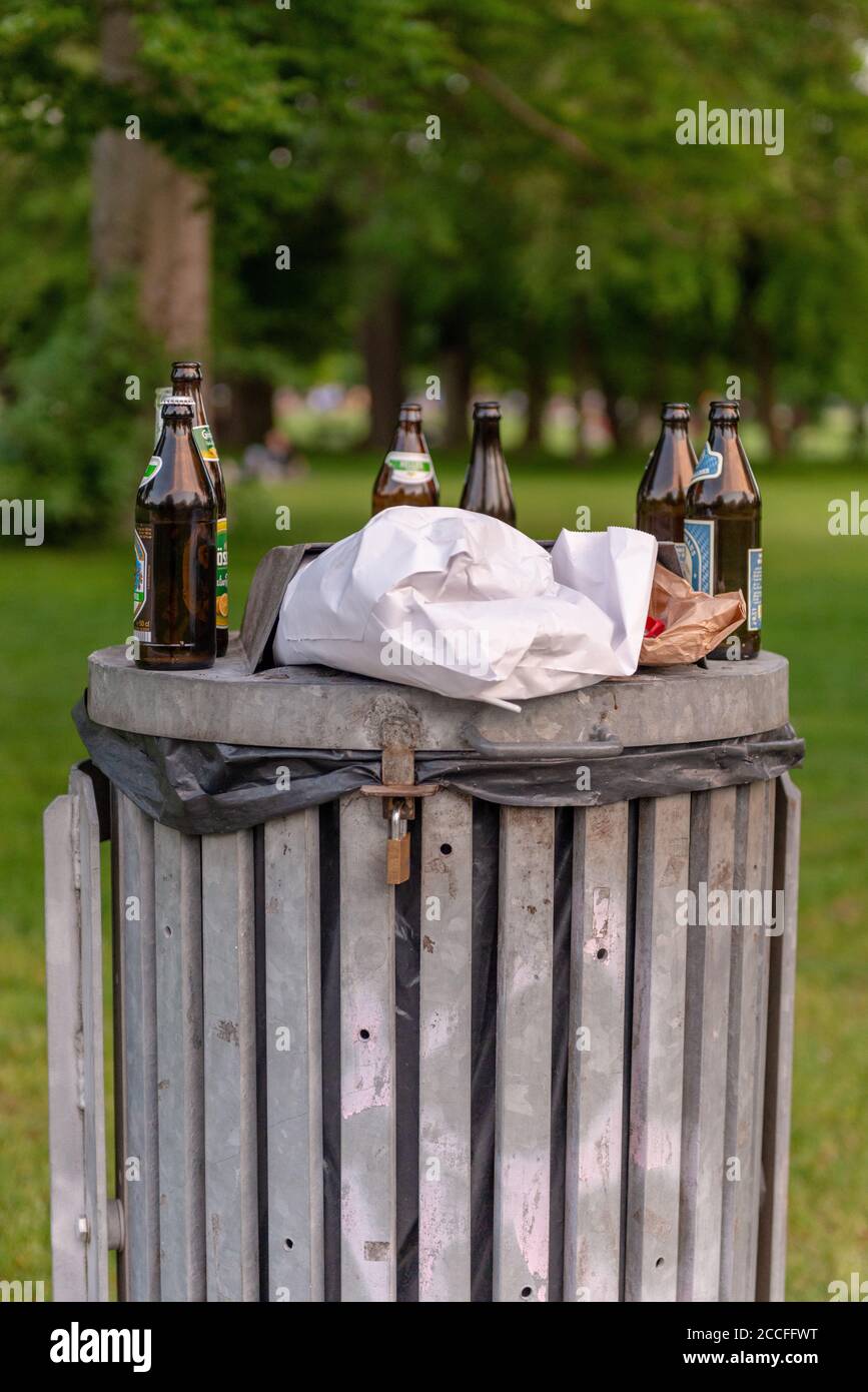 Garbage can in the park hires stock photography and images Alamy