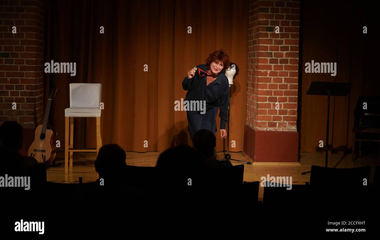 Ellen Schaller in dem Bühnenstück 'Natürlich hat Gott Humor' in Das Chemnitzer Kabarett in Chemnitz  22.8.2020; Stock Photo