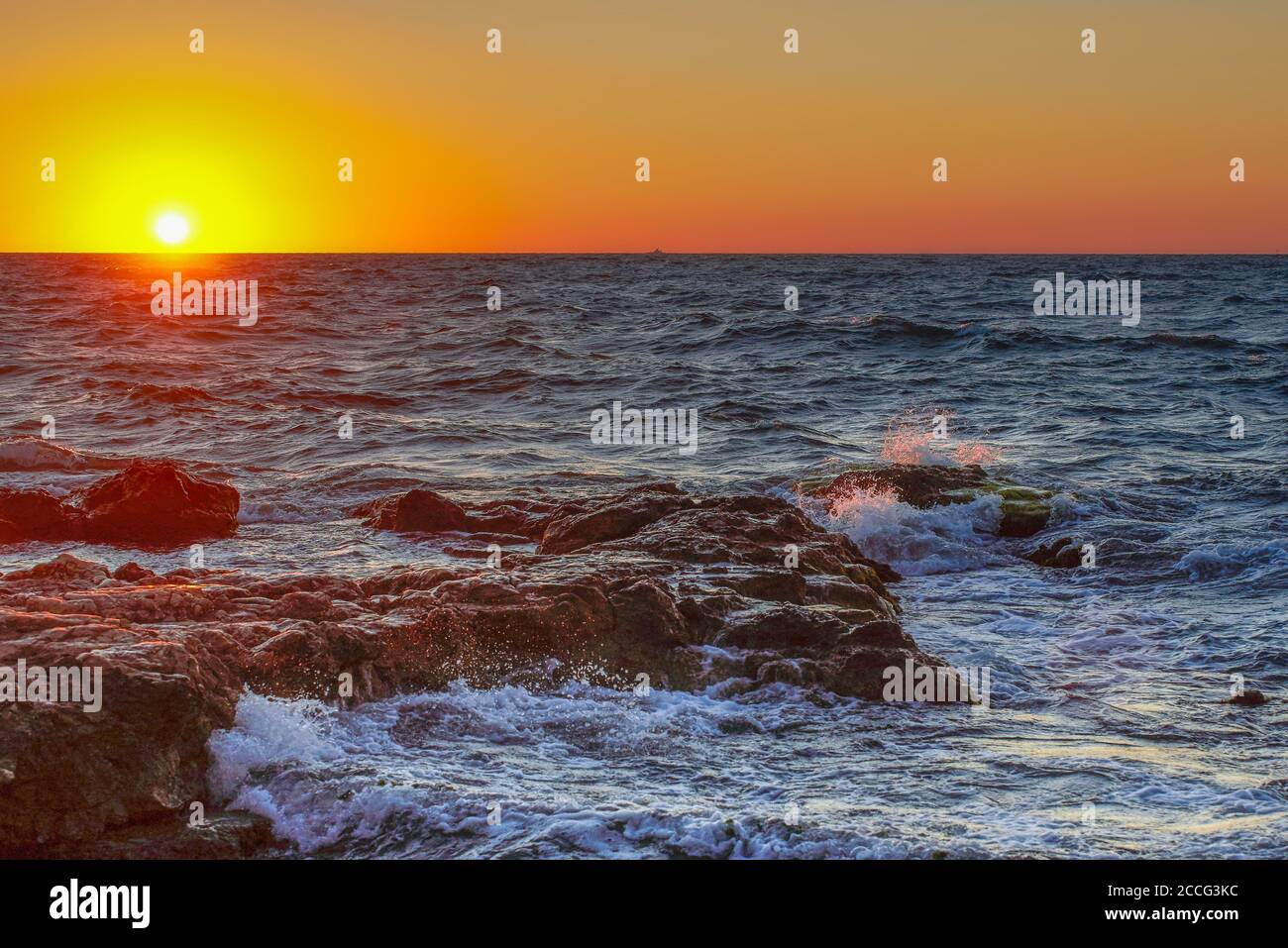 Beautiful sunset over the ocean. Sunrise in the sea Stock Photo - Alamy