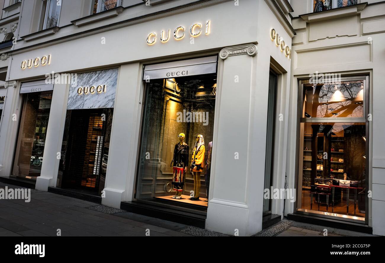 hjemmehørende imod sød Gucci Store High Resolution Stock Photography and Images - Alamy