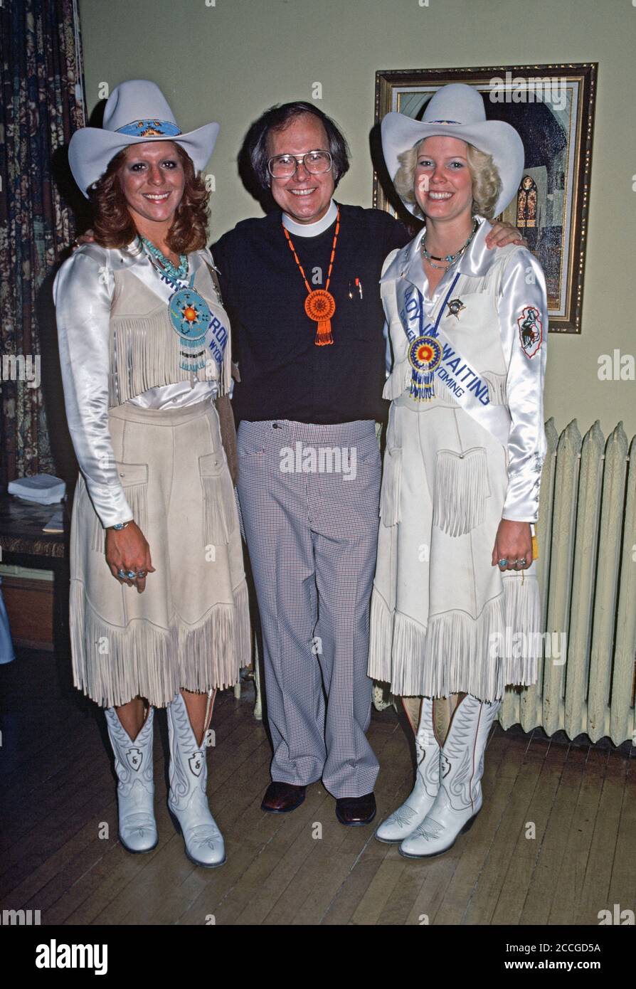 CHEYENNE RODEO BEAUTY PAGEANT WINNERS WITH PASTOR, WYOMING, USA 1970s Stock Photo