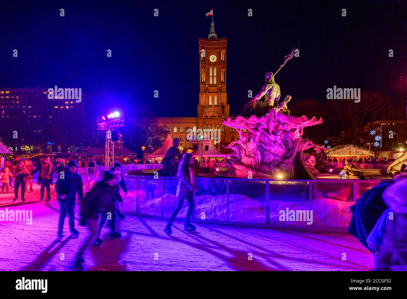 Germany, Berlin, Christmas market at the Red Town Hall / Alexanderplatz