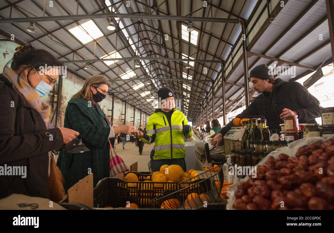 Sydney, Australia. 22nd Aug, 2020. People shop at Carriageworks Farmers Market in Sydney, Australia, on Aug. 22, 2020. Carriageworks was built between 1880 and 1889 as part of the Eveleigh Railway Workshops. In 2007, the site was redeveloped as a cultural precinct. Today, Carriageworks is a significant multi-arts center in Australia. Credit: Hu Jingchen/Xinhua/Alamy Live News Stock Photo