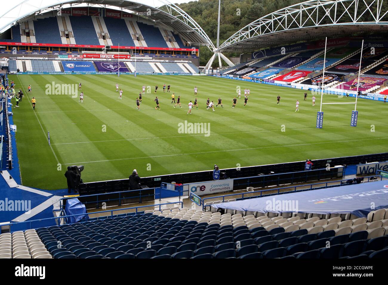 Match action between Catalan Dragons and Wakefield Trinity in front of empty stands during the Betfred Super League match at The John Smith's Stadium, Huddersfield. Stock Photo