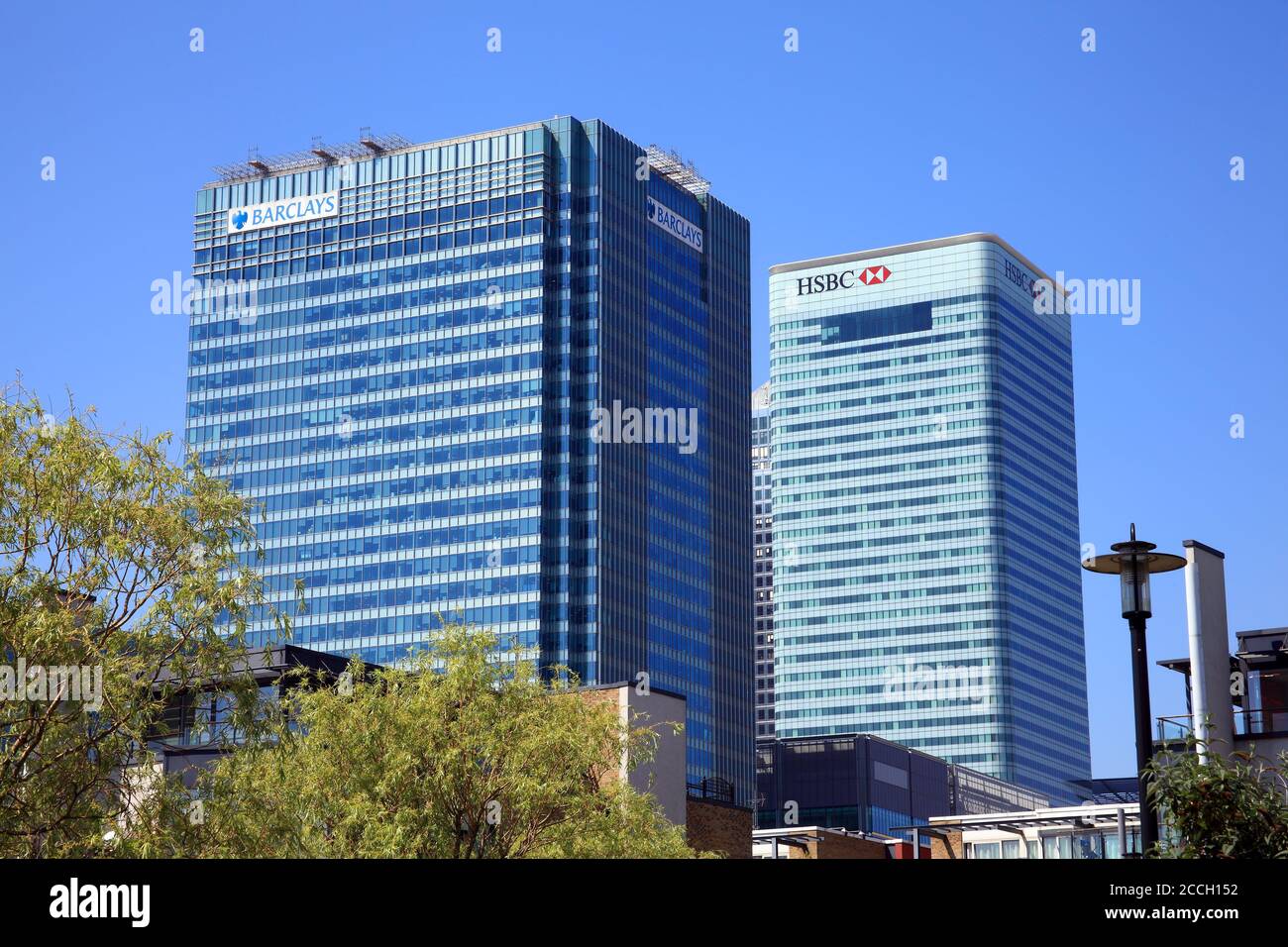 Hsbc bank tower block hi-res stock photography and images - Alamy