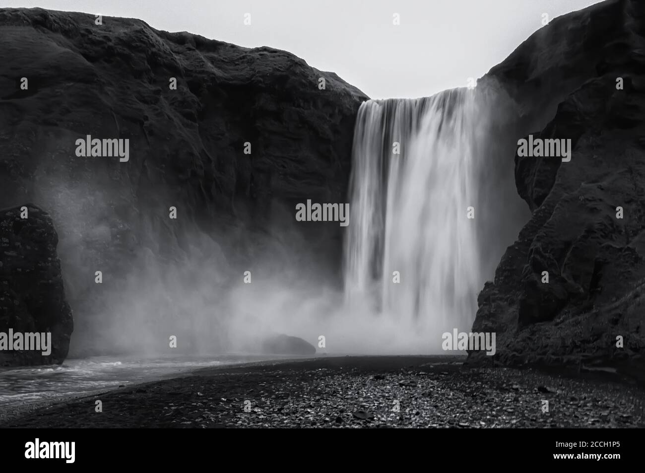 The Skogafoss waterfall in black and withe, Iceland. The Skogafoss is one of the biggest waterfalls in the country with a a drop of 60 m (200 ft) Stock Photo