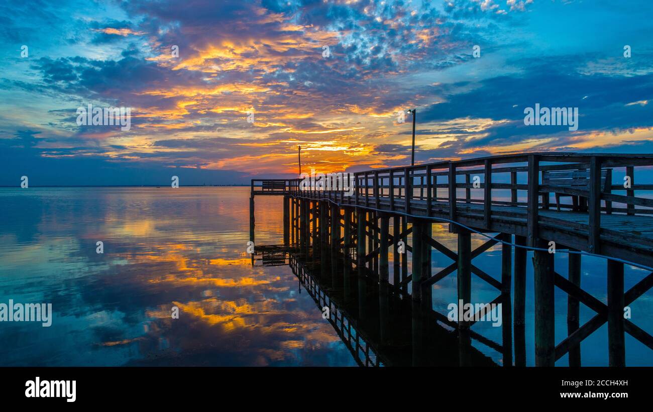 Dock pier lake bay sunlight hi-res stock photography and images - Alamy