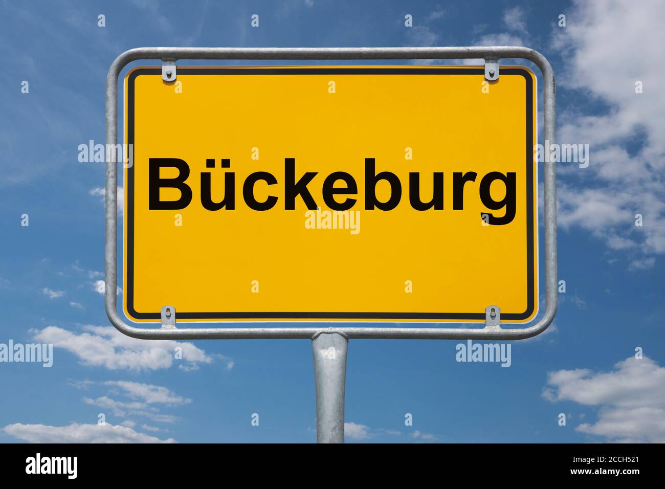 Ortstafel Bückeburg, Niedersachsen, Deutschland | Place name sign Bückeburg, Lower Saxony, Germany, Europe Stock Photo