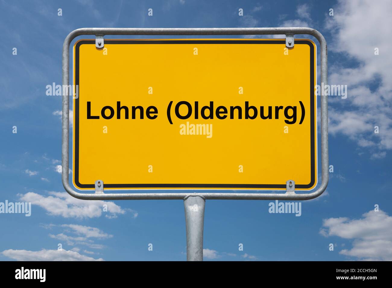 Ortstafel Lohne (Oldenburg), Niedersachsen, Deutschland | Place name sign Lohne (Oldenburg), Lower Saxony, Germany, Europe Stock Photo