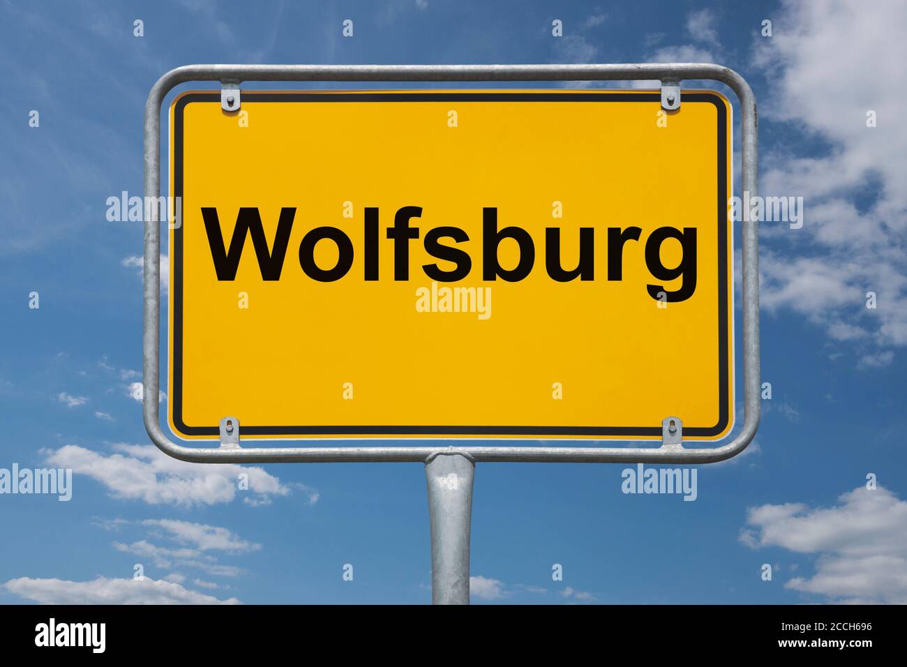 Ortstafel Wolfsburg, Niedersachsen, Deutschland | Place name sign Wolfsburg, Lower Saxony, Germany, Europe Stock Photo