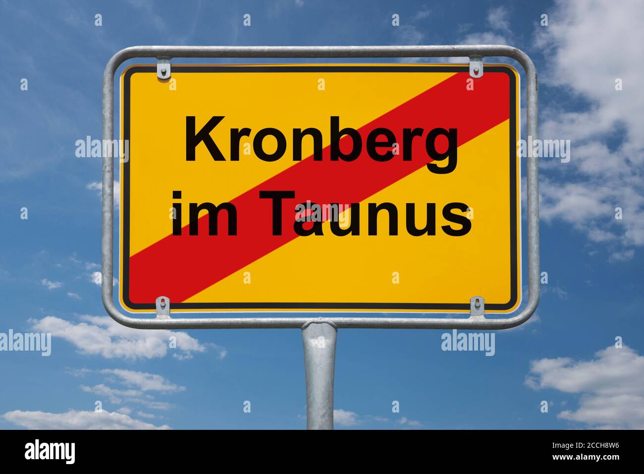 Ortstafel Kronberg im Taunus, Hessen, Deutschland | Place name sign Kronberg im Taunus, Hesse, Germany, Europe Stock Photo
