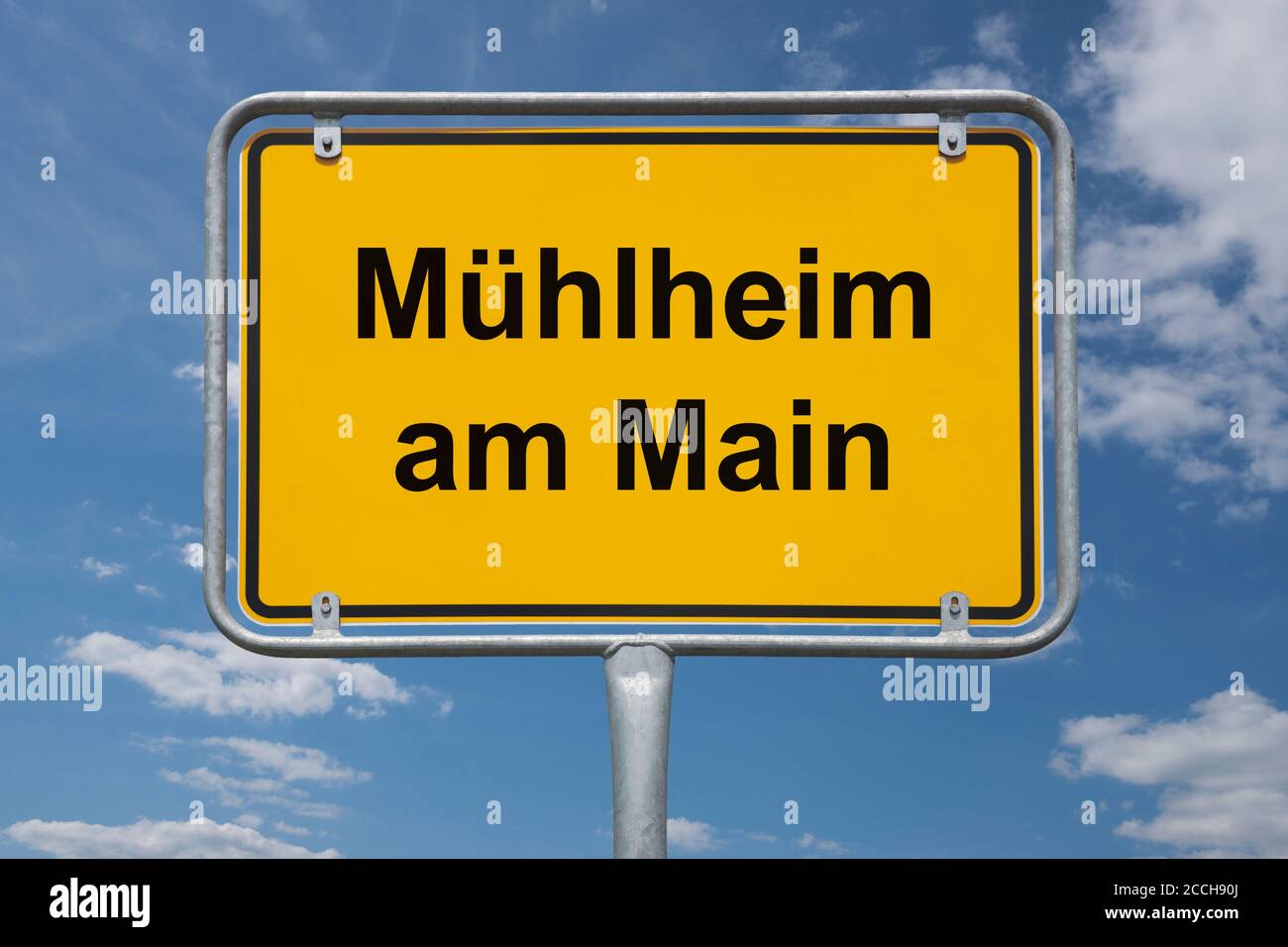 Ortstafel Mühlheim am Main, Hessen, Deutschland | Place name sign Mühlheim am Main, Hesse, Germany, Europe Stock Photo