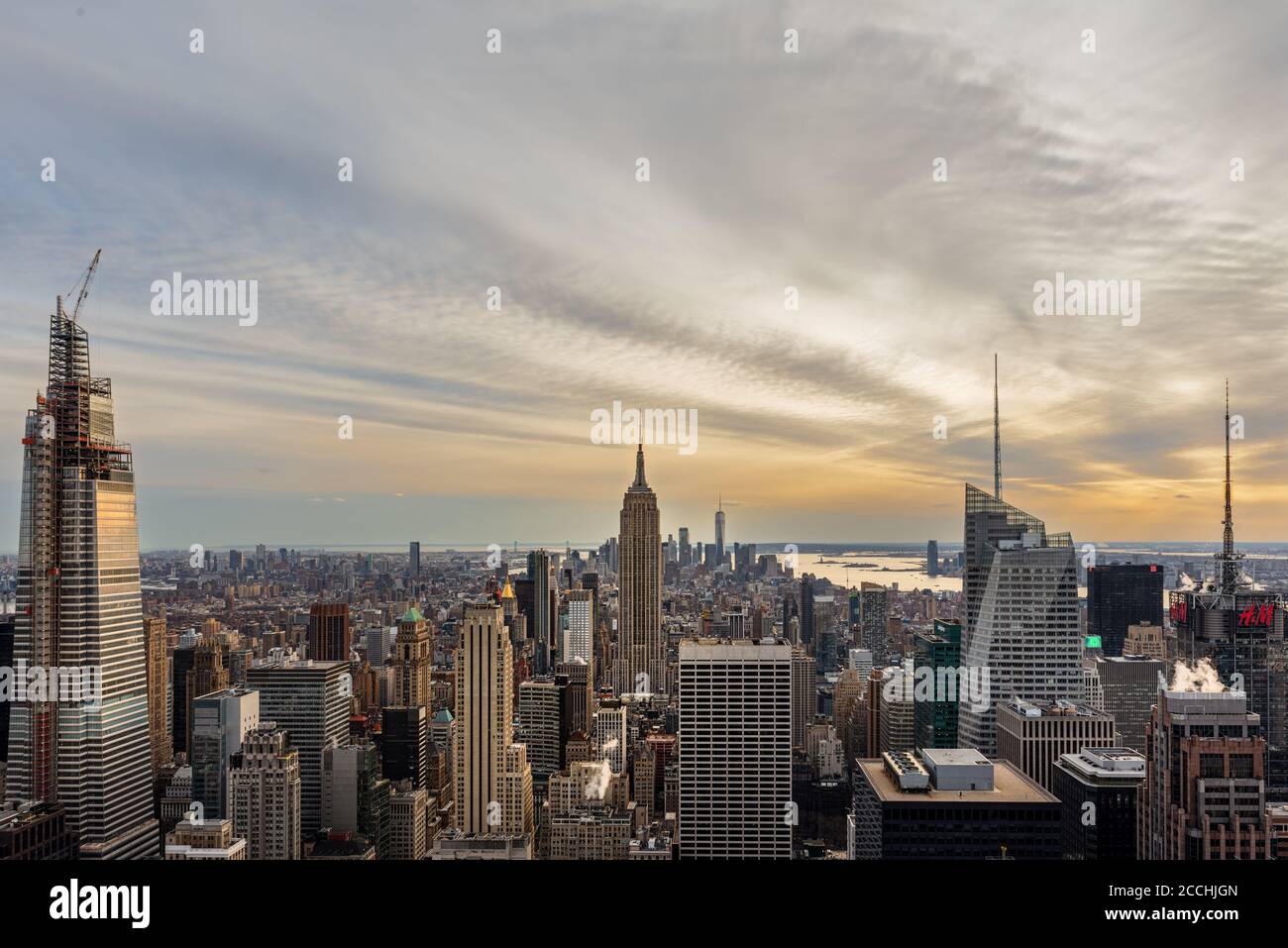 Clouds downtown manhattan skyline hi-res stock photography and images ...