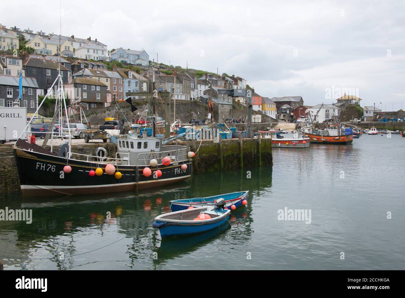 Houses harbour fishing boats hi-res stock photography and images - Alamy