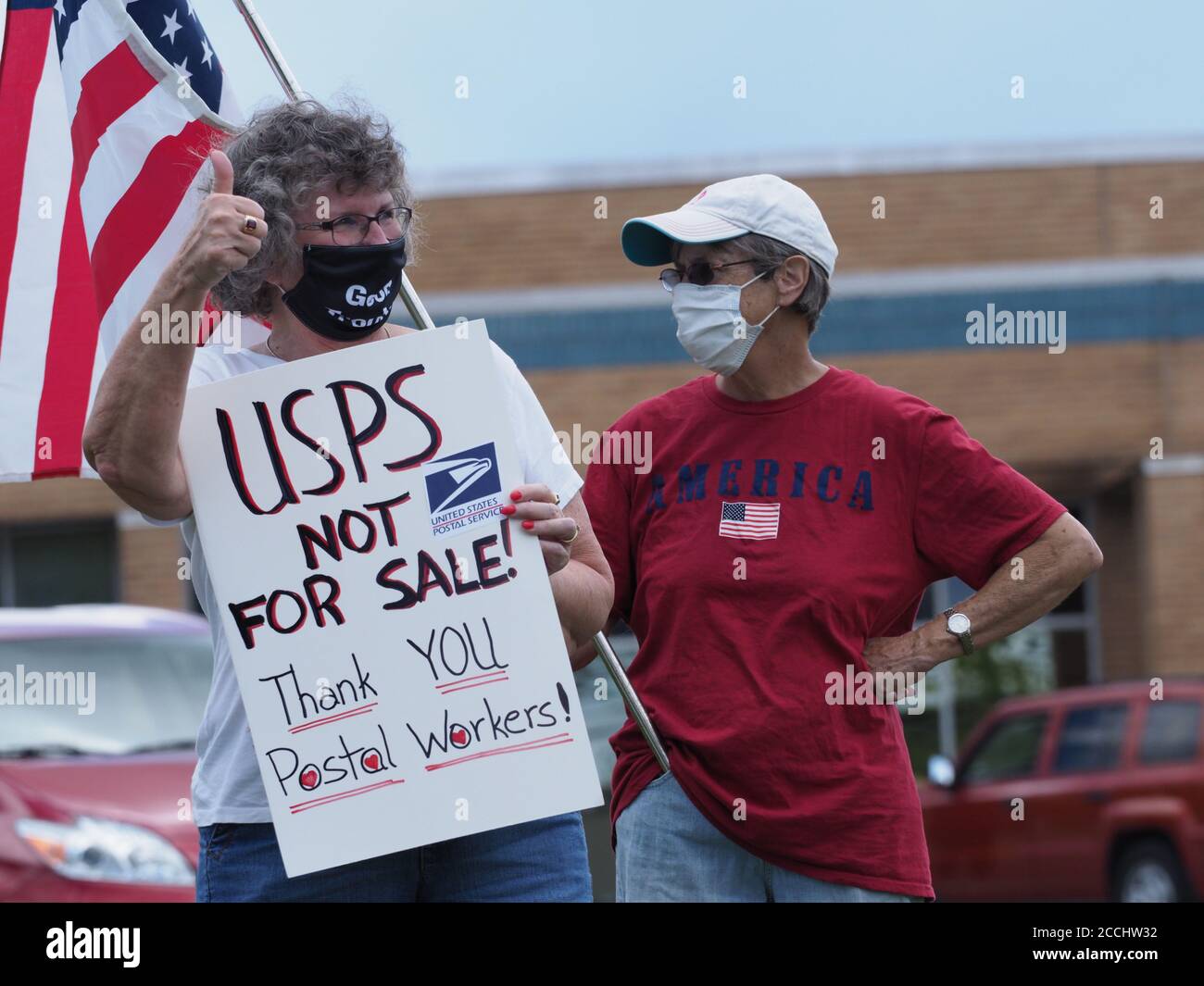 Crossville, Tennessee, USA. 22nd Aug, 2020. Jimetta Lewis and Pat