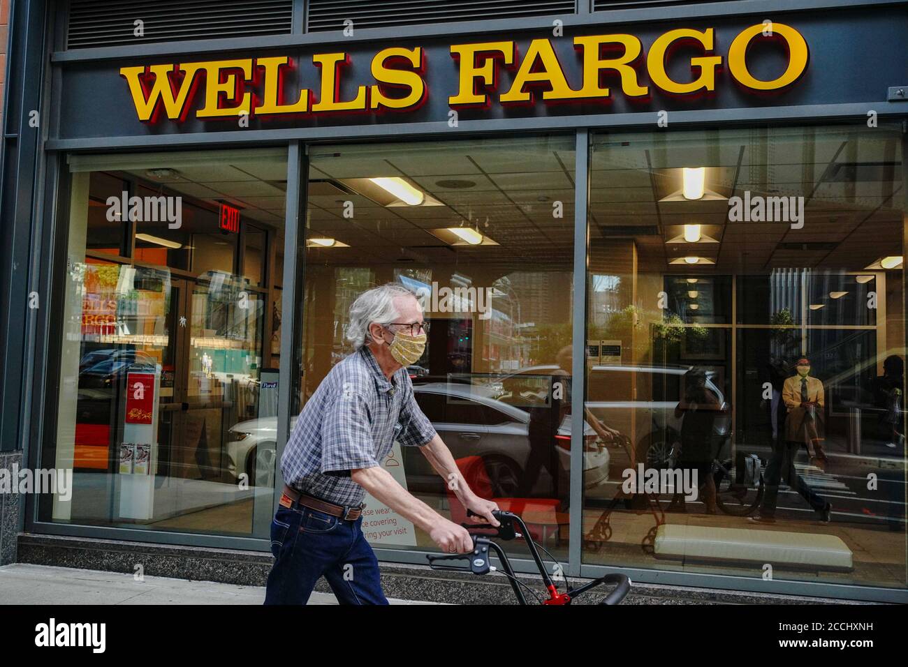 New York, NY, USA. 21st Aug, 2020. A man wearing a face mask passes by a Well Fargo branch in Midtown area of New York City. Wells Fargo resumes job cuts after pandemic break, report says. Credit: John Nacion/SOPA Images/ZUMA Wire/Alamy Live News Stock Photo
