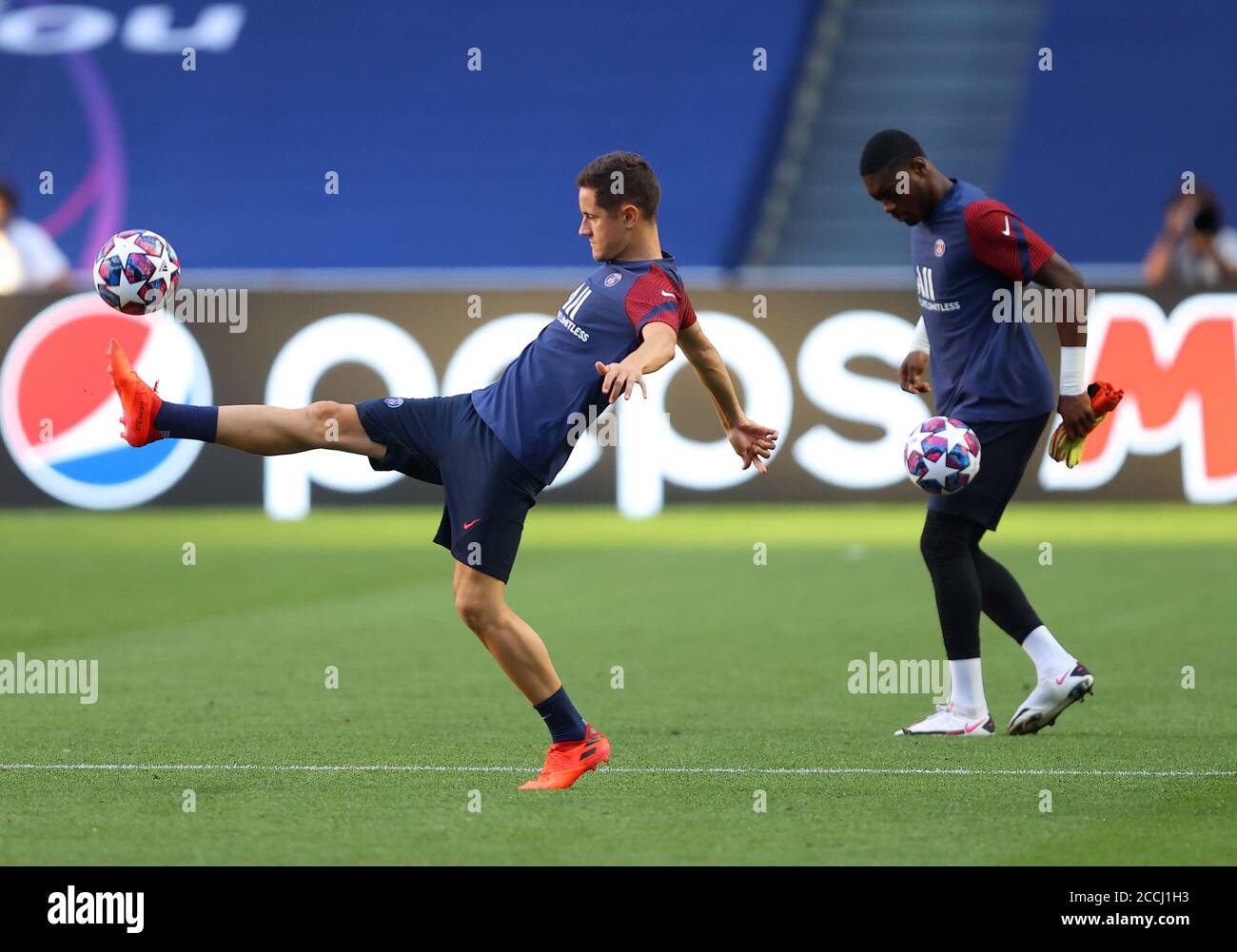 200823) -- LISBON, Aug. 23, 2020 (Xinhua) -- Ander Herrera(L) of Paris  Saint-Germain controls the ball during a training session ahead of their  UEFA Champions League Final match against Bayern Munich at