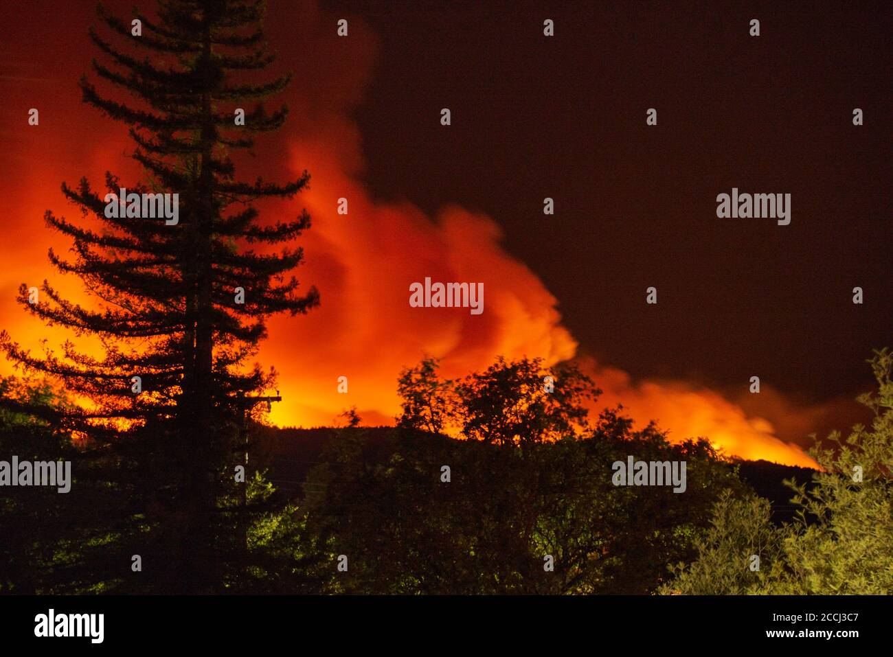 Walbridge Fire in Sonoma County seen at night from Windsor, California, part of the LNU lightning complex fire. Stock Photo