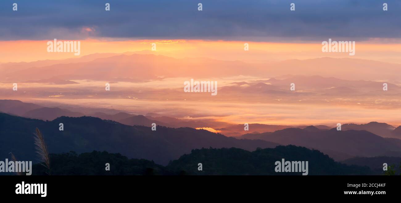 Sunbeam border hi-res stock photography and images - Alamy